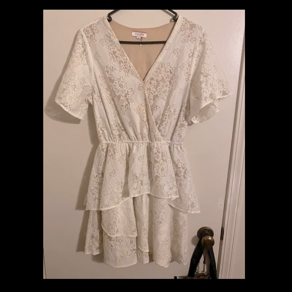 White Andree Dress size L Good condition